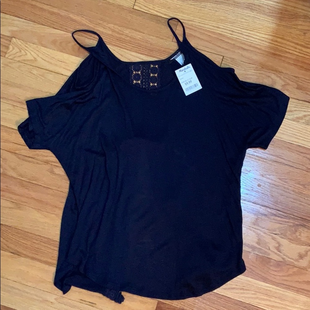 3/$15 NWT cold shoulder open back top